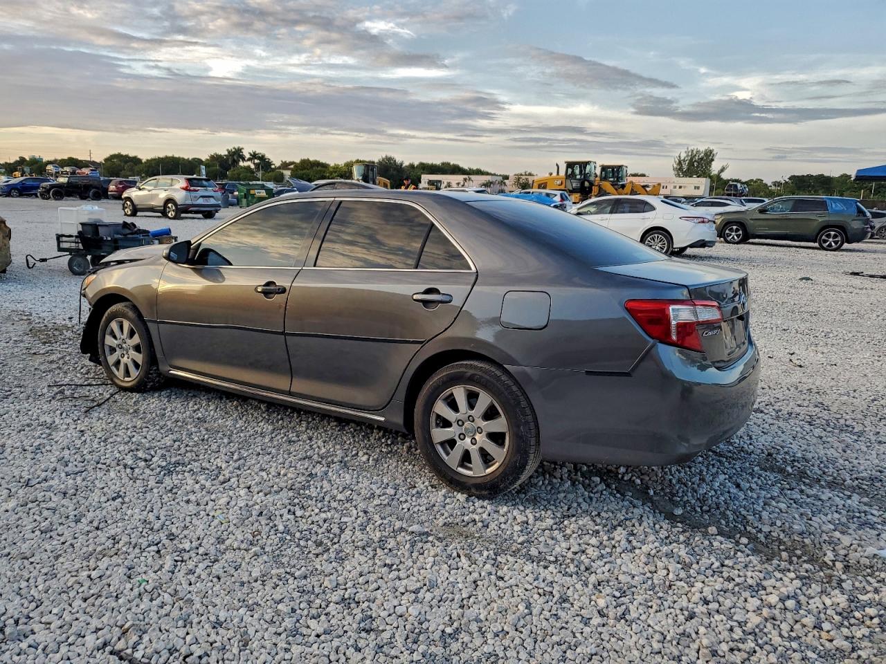 TOYOTA CAMRY BASE