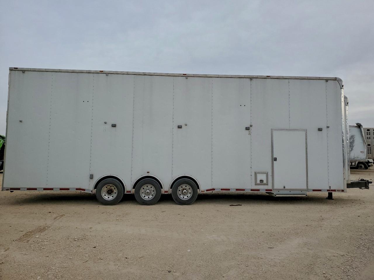 Lot #3315926106 2015 VINTAGE 34' TRAILER