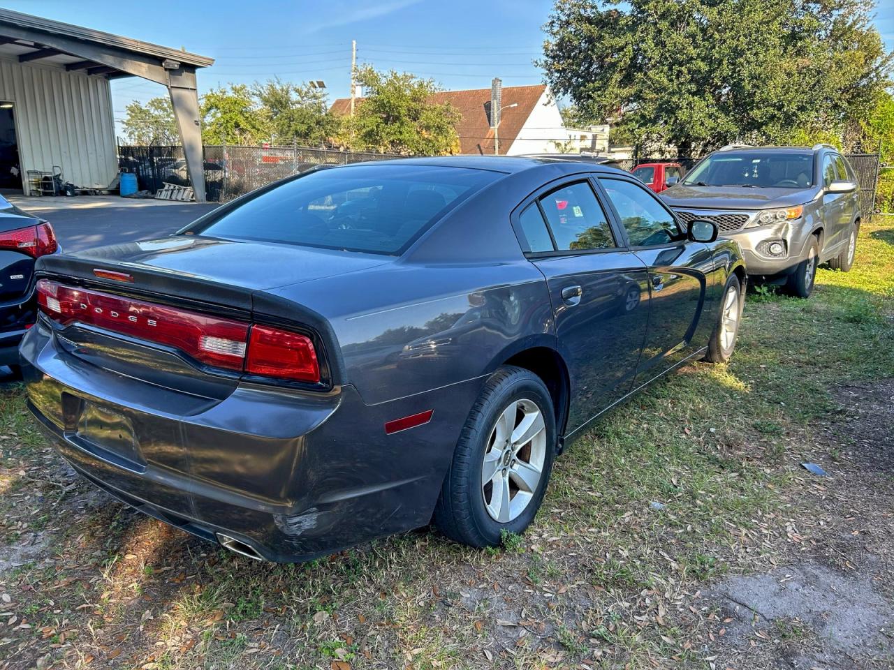 Lot #3305325354 2013 DODGE CHARGER SE