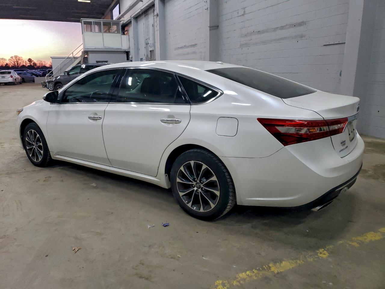 Lot #3316163263 2016 TOYOTA AVALON XLE