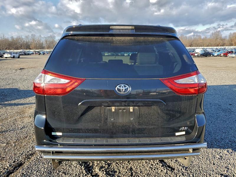 2016 TOYOTA SIENNA XLE #3310373961