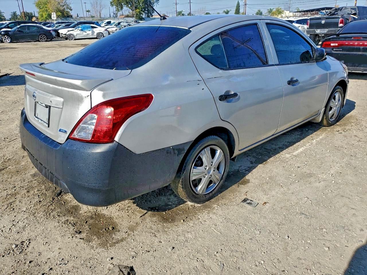 Lot #3302780894 2015 NISSAN VERSA S