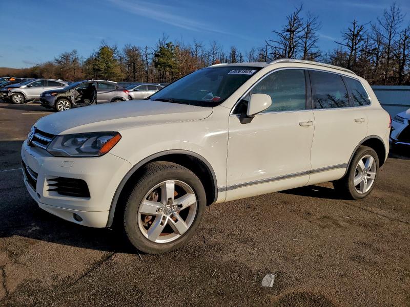 2011 VOLKSWAGEN TOUAREG V6 #3305305325
