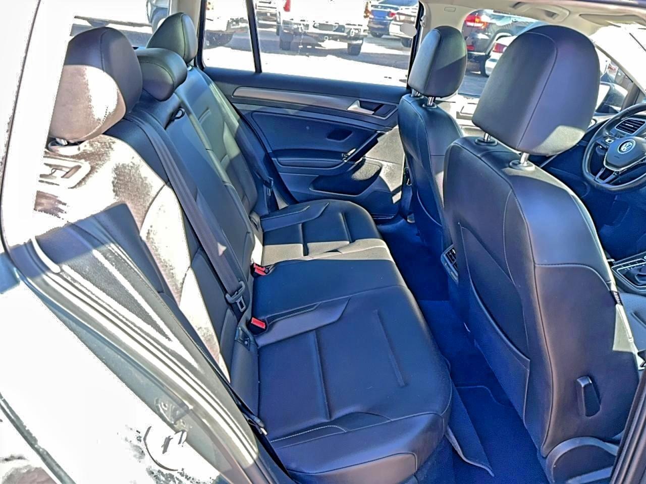 VOLKSWAGEN GOLF SPORTSVAN S