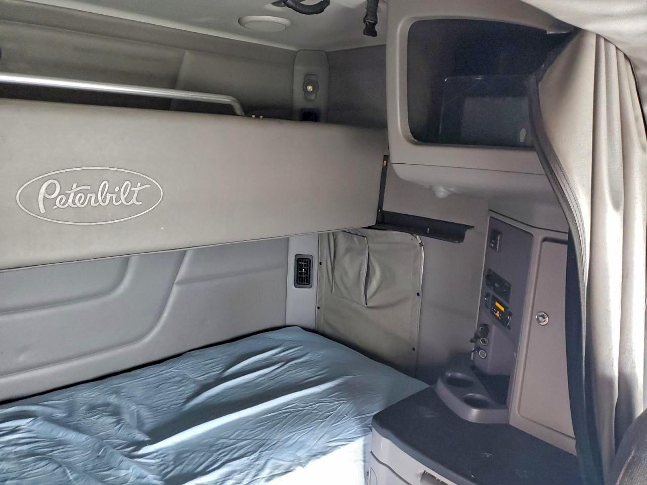 Lot #3316767431 2017 PETERBILT 579