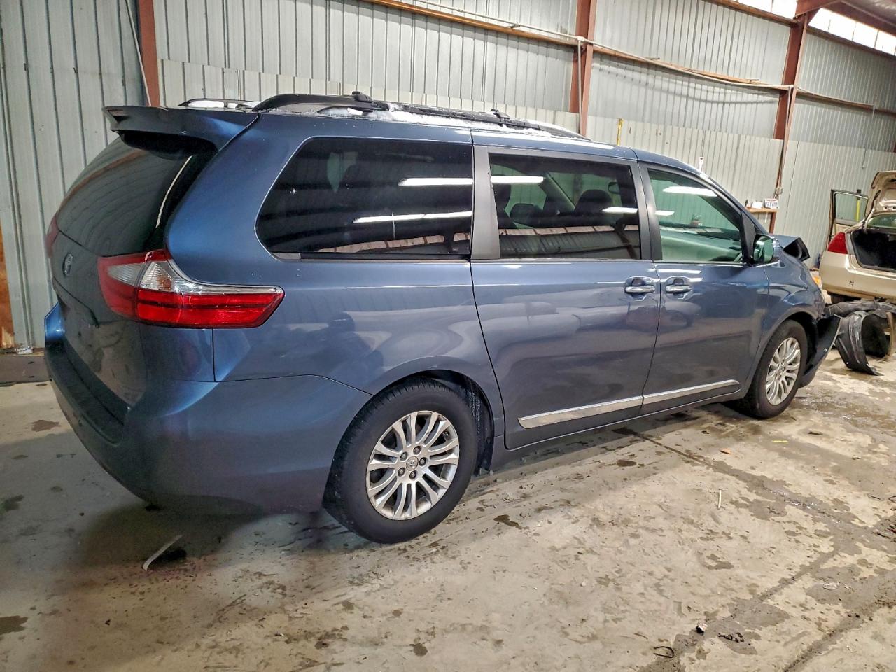 Lot #3315988137 2015 TOYOTA SIENNA XLE
