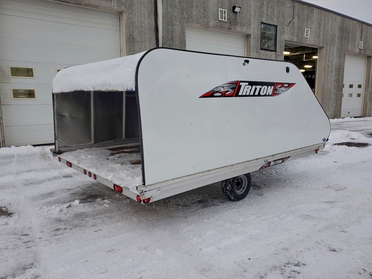 Lot #3302691029 2019 TRITON ENCLOSED T