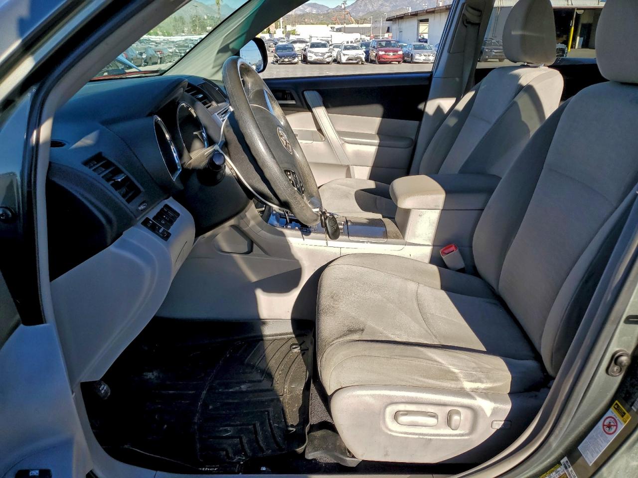 TOYOTA HIGHLANDER BASE