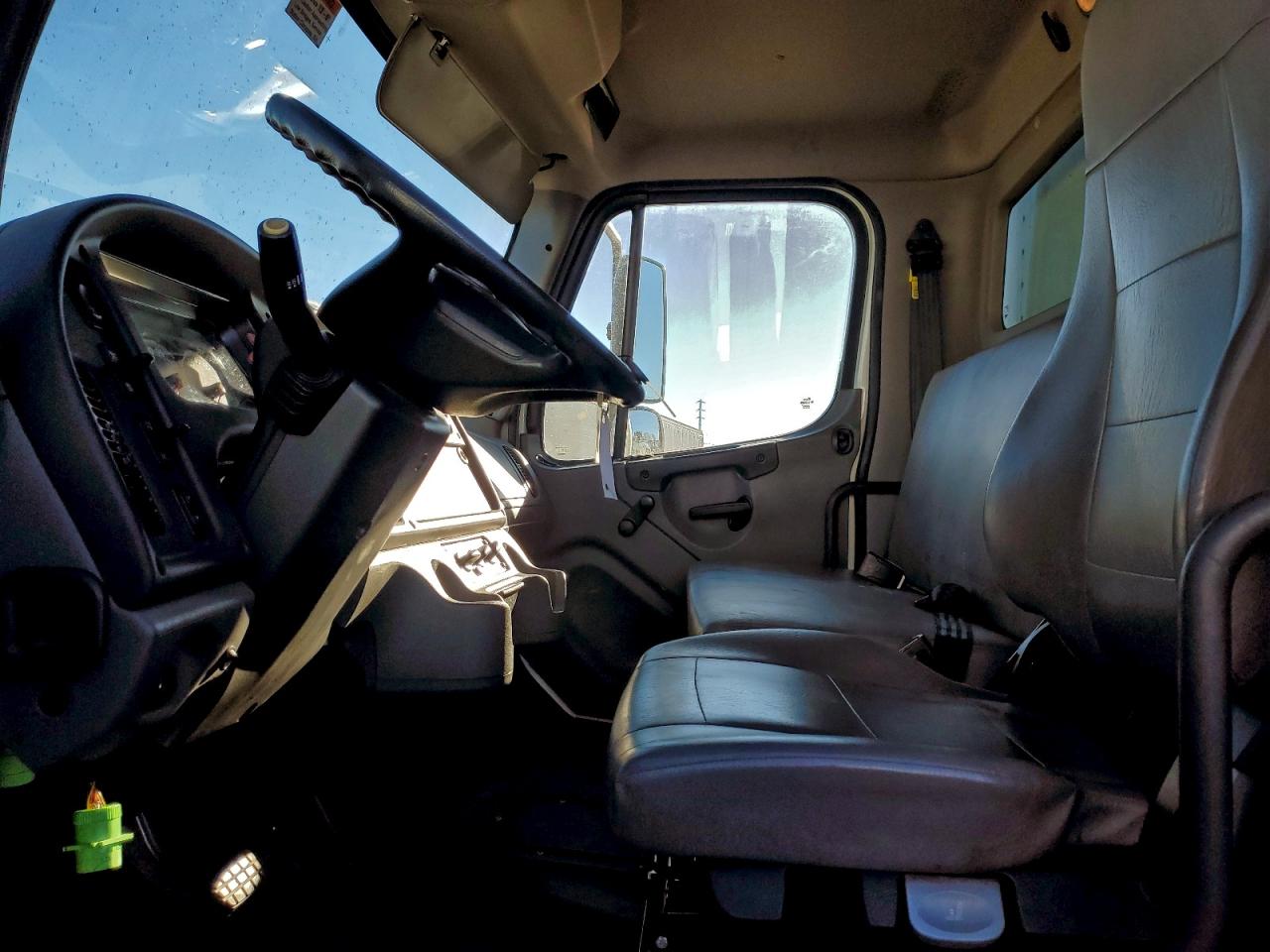 Lot #3318099367 2023 FREIGHTLINER M2