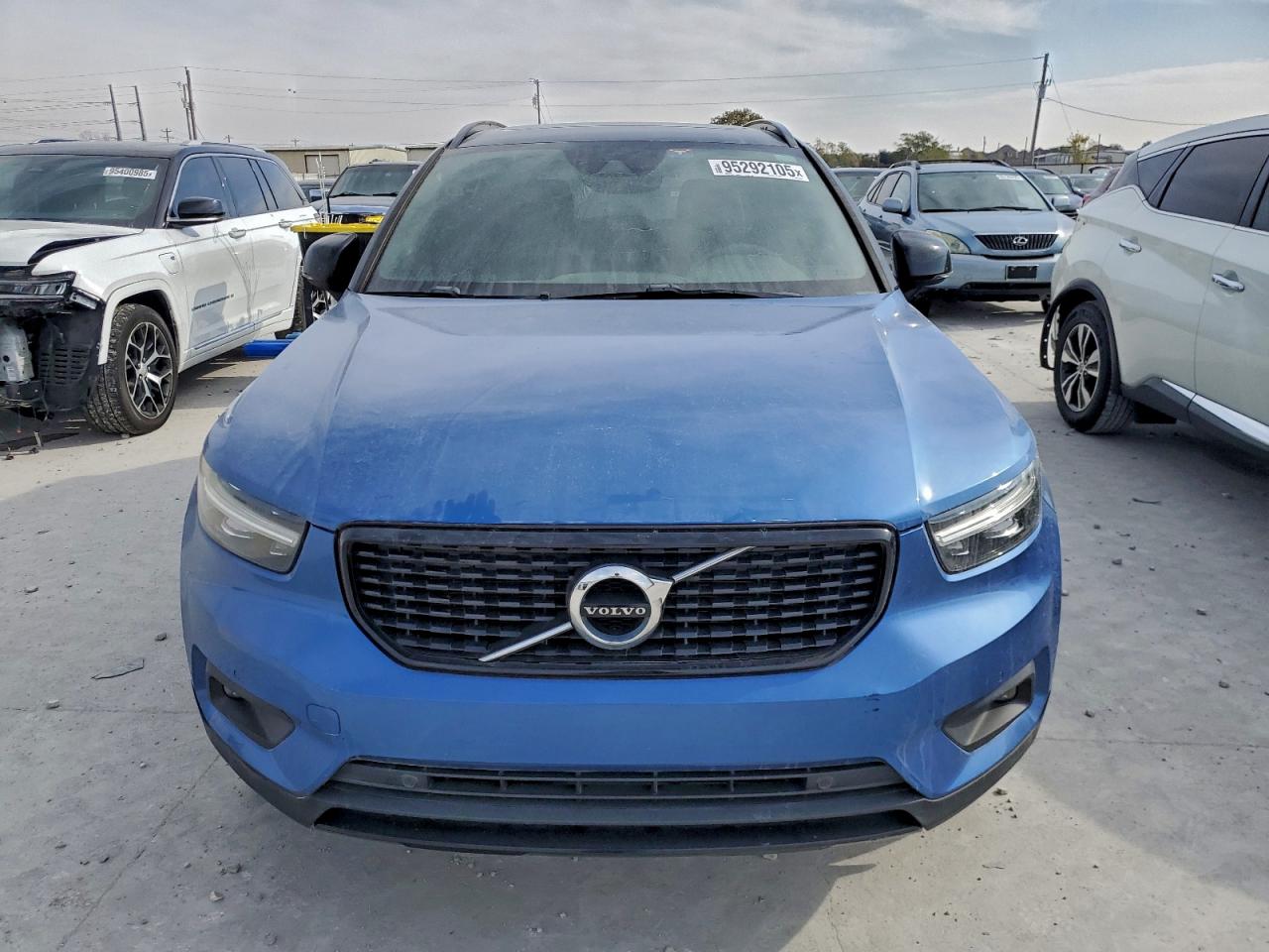 VOLVO XC40 T5 MOMENTUM