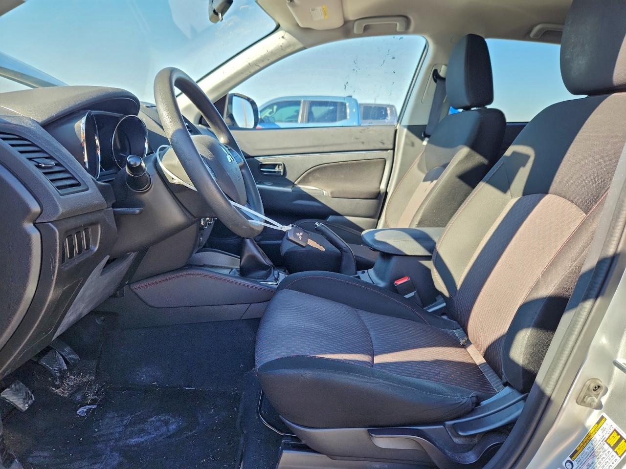 MITSUBISHI OUTLANDER ES