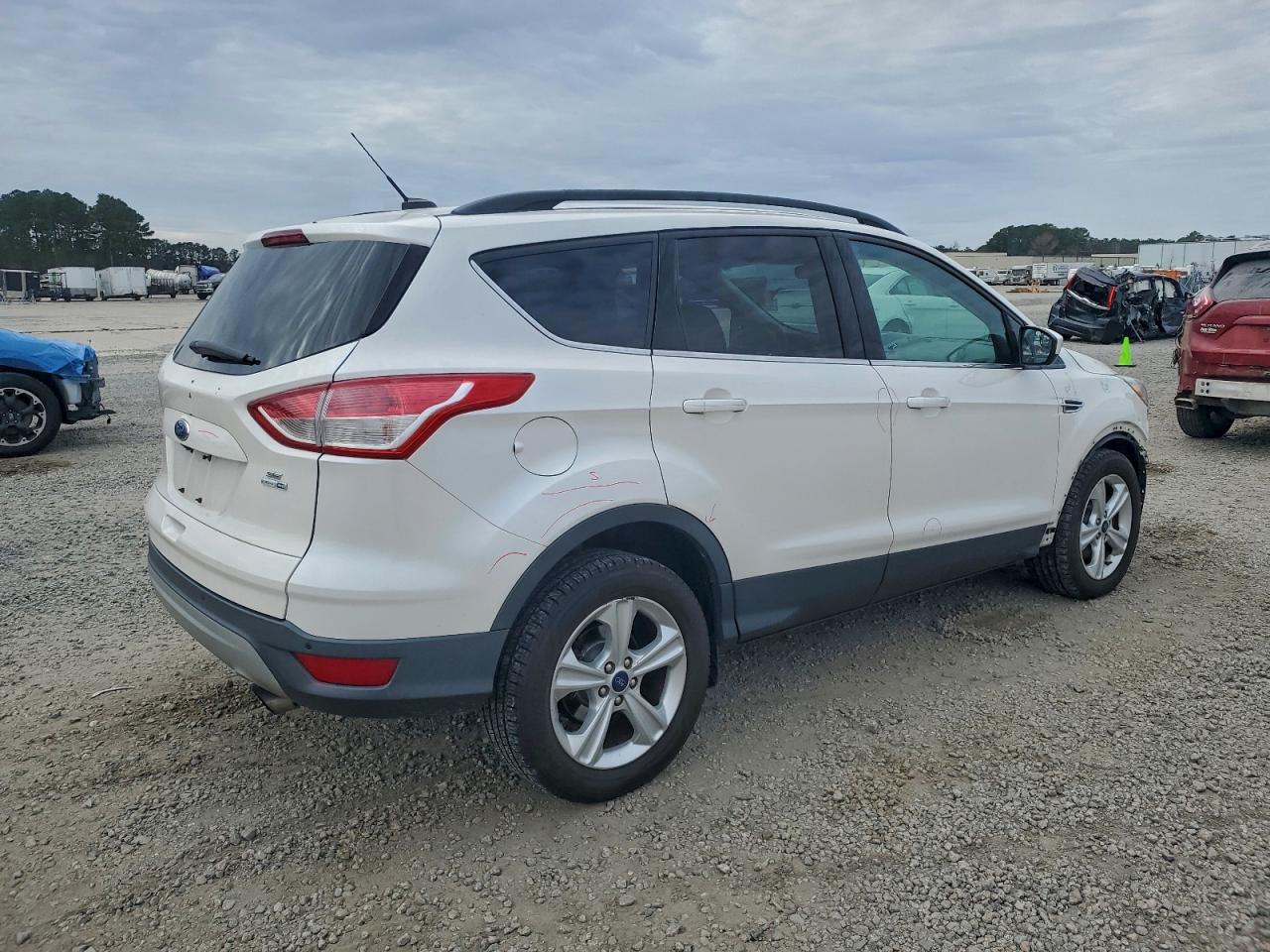 FORD ESCAPE SE