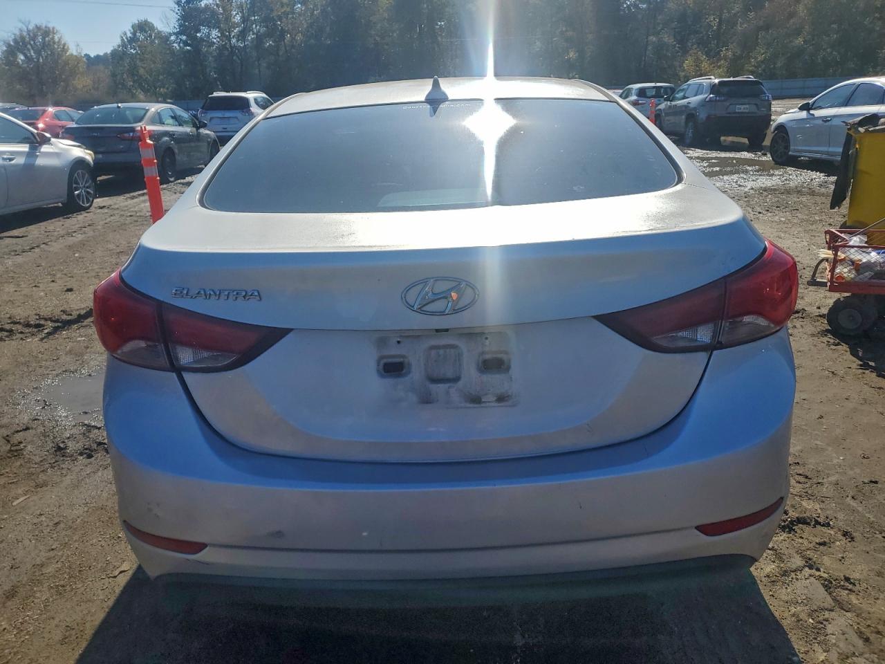Lot #3316067245 2015 HYUNDAI ELANTRA SE