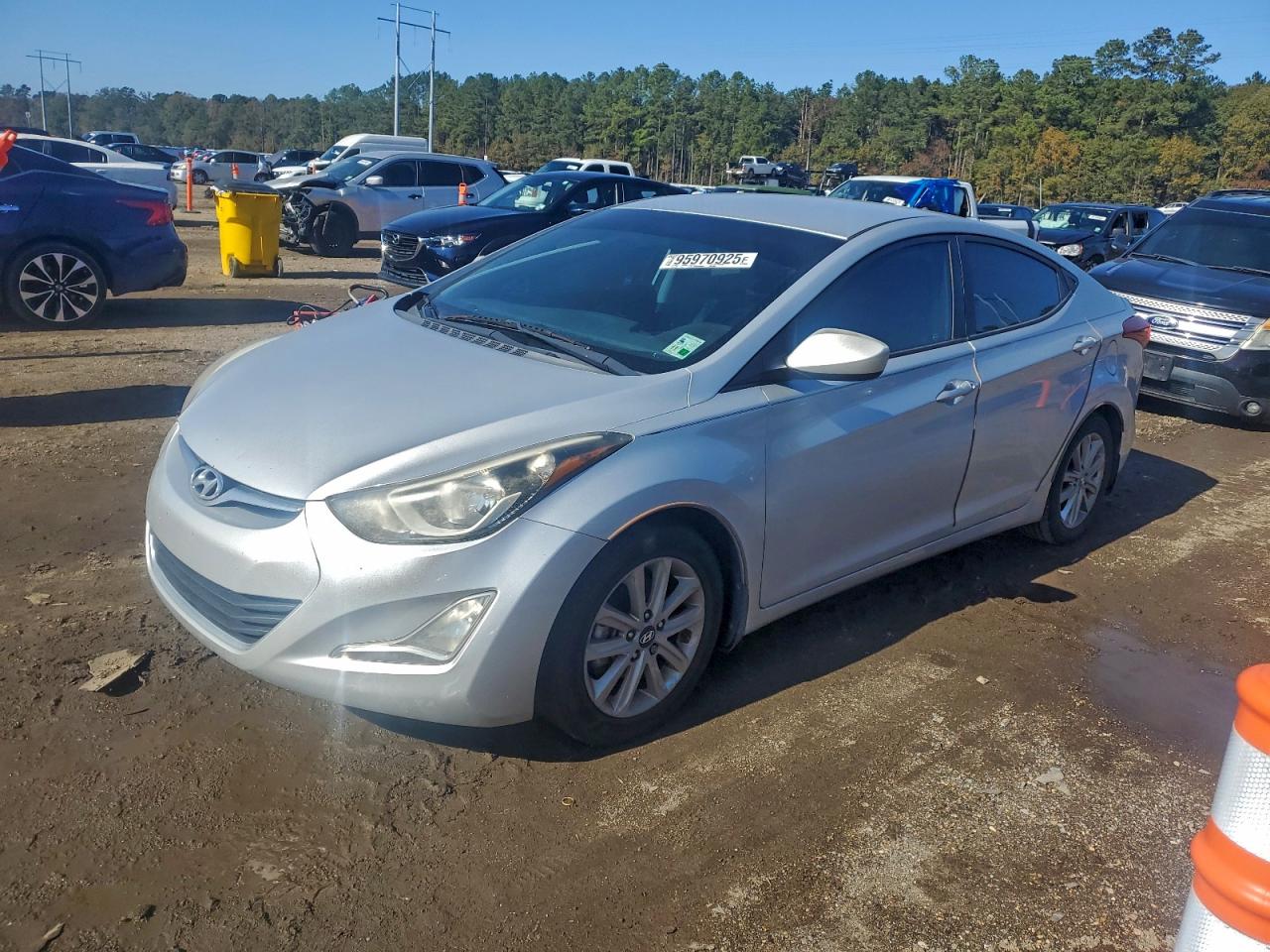 Lot #3316067245 2015 HYUNDAI ELANTRA SE