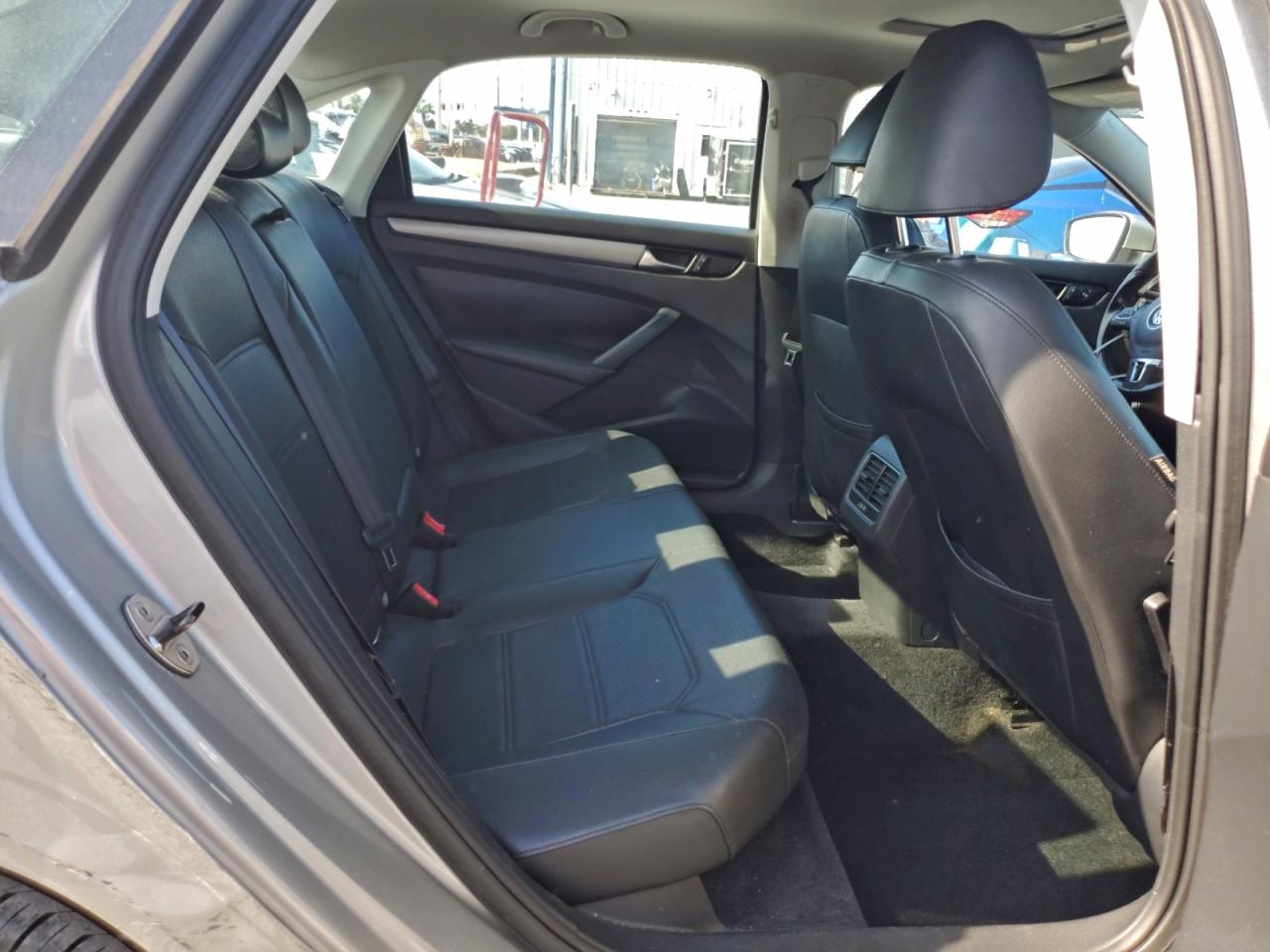 VOLKSWAGEN PASSAT SE