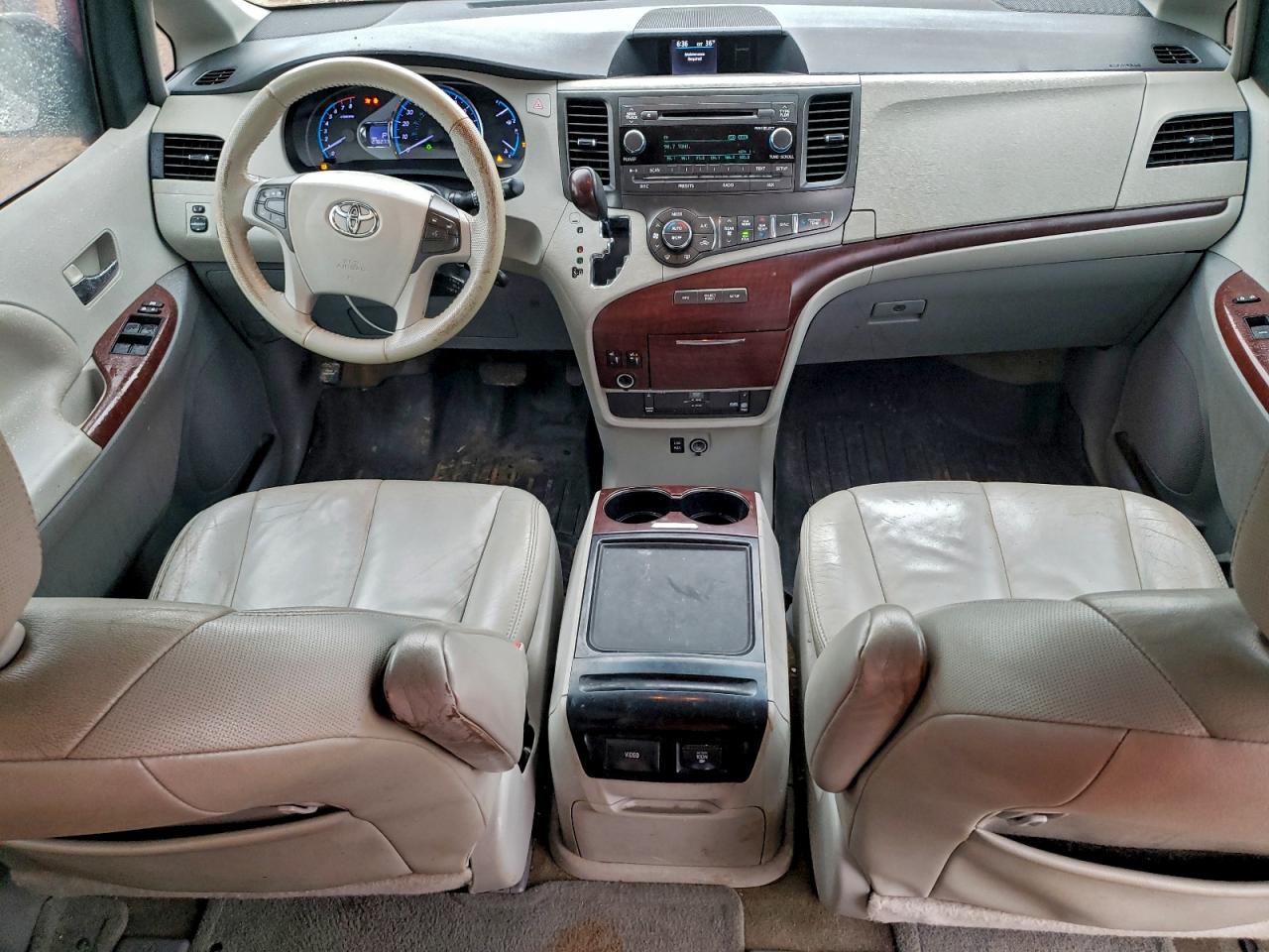 TOYOTA SIENNA XLE