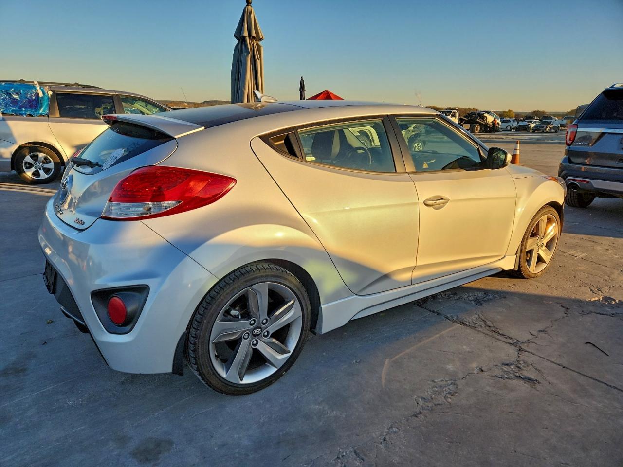 Lot #3311611275 2013 HYUNDAI VELOSTER T