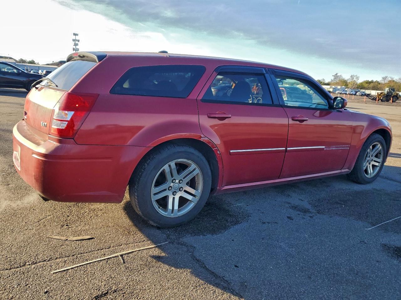 Lot #3301748384 2005 DODGE MAGNUM SXT