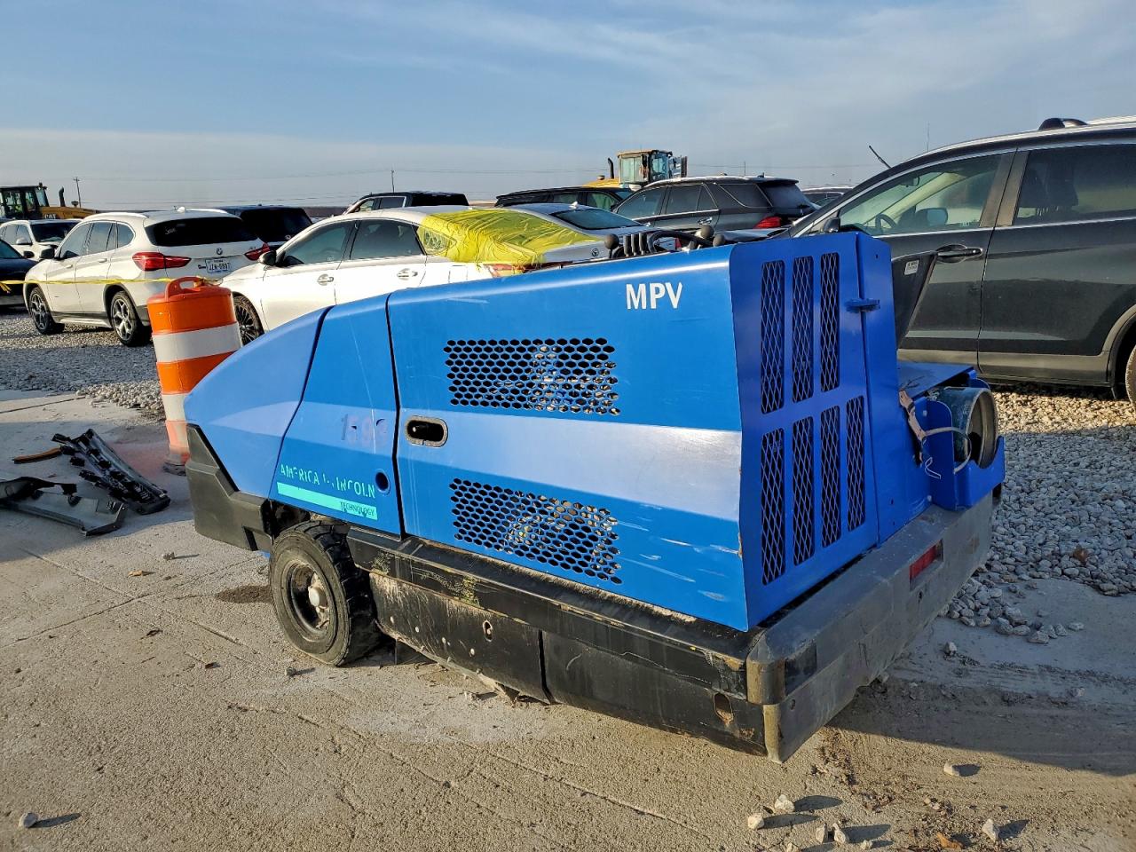 Lot #3315946083 2000 AMERINCOLN UNKNOWN