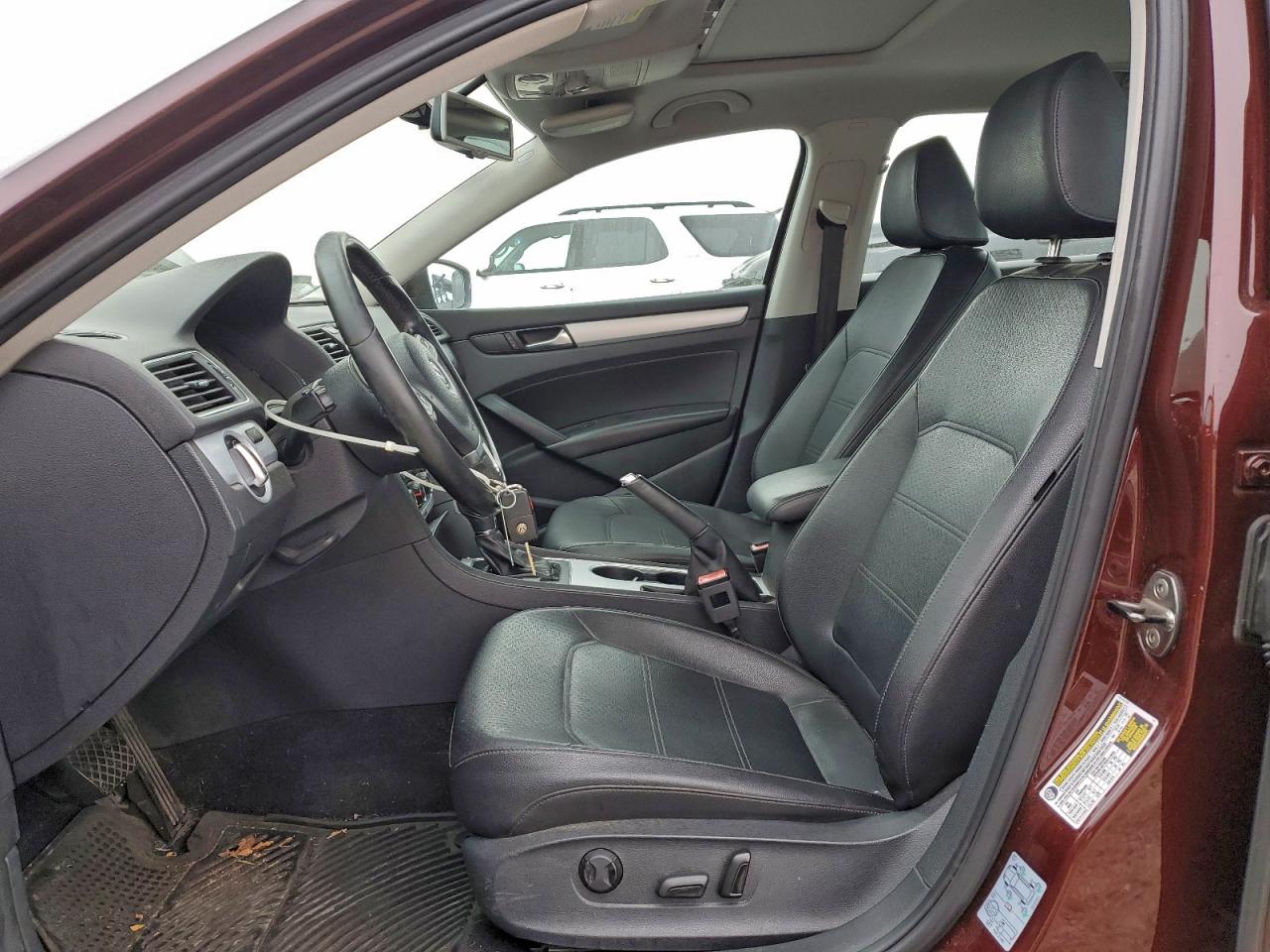 VOLKSWAGEN PASSAT SE