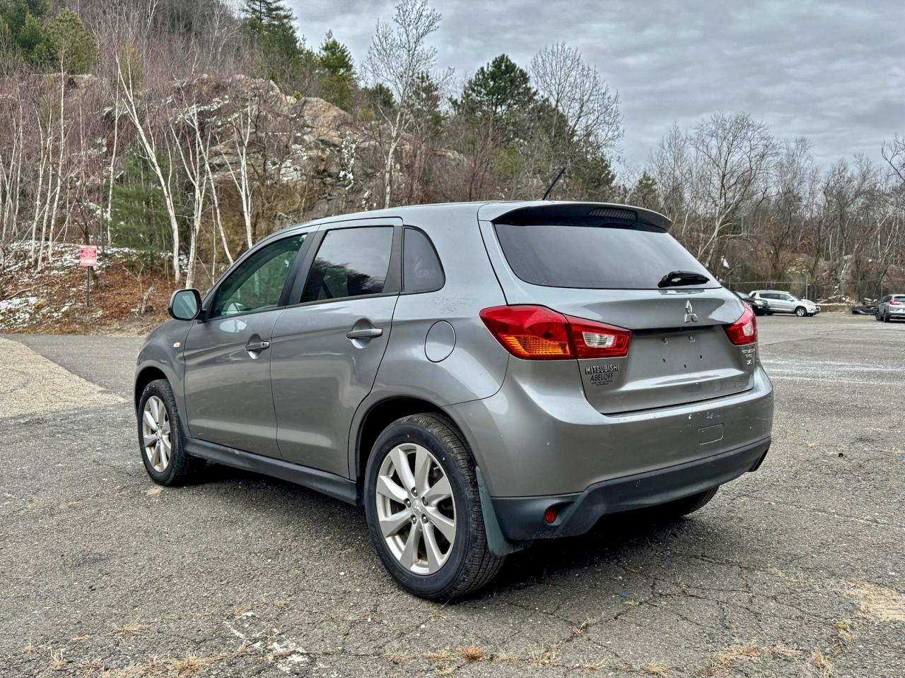 MITSUBISHI OUTLANDER ES