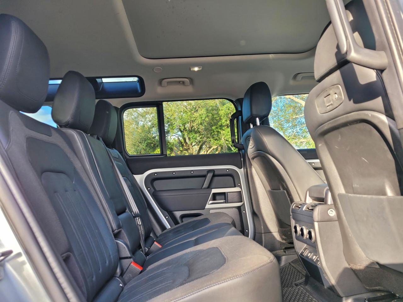 LAND ROVER DEFENDER 110 SE