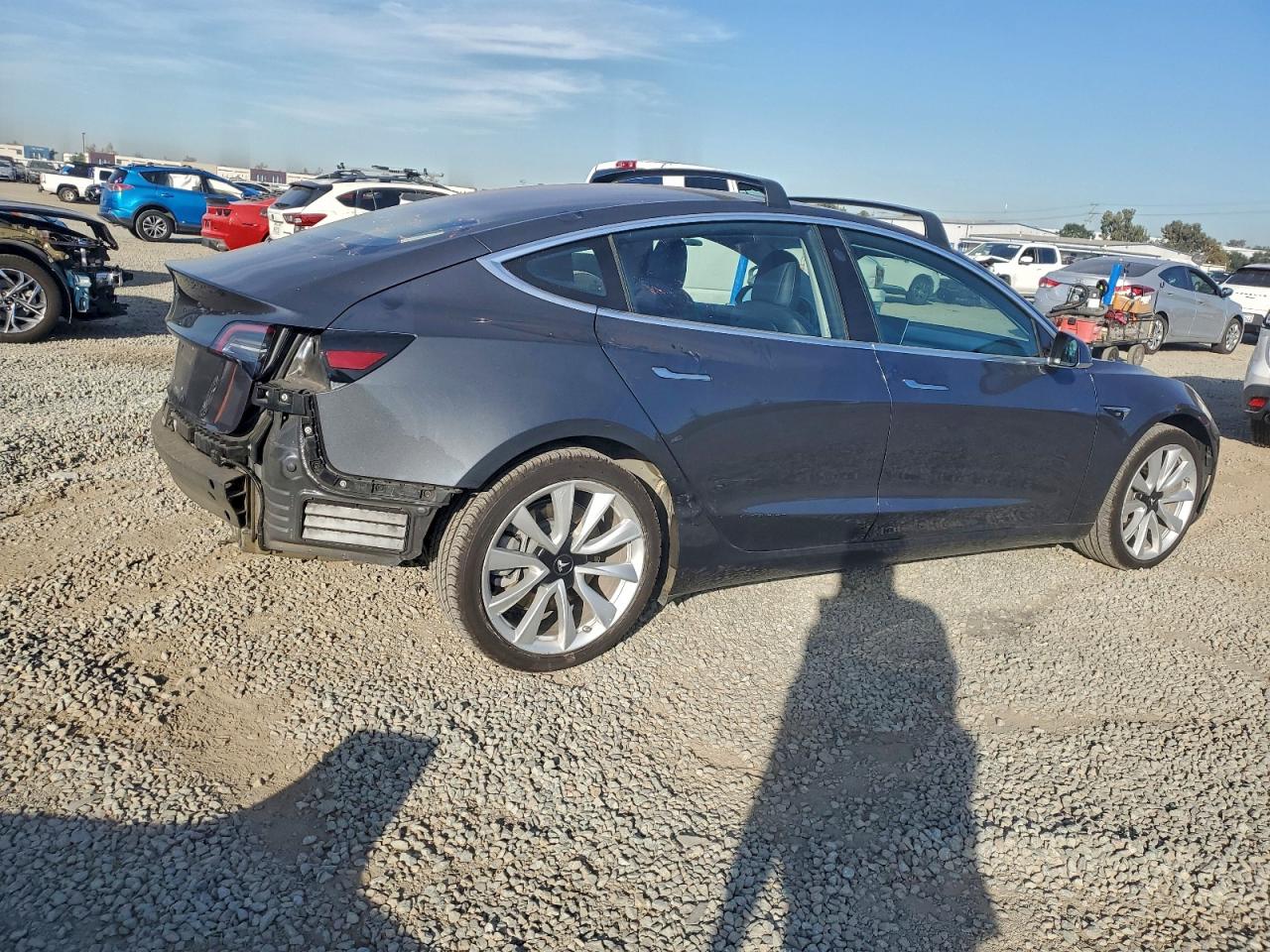 Lot #3318065409 2018 TESLA MODEL 3
