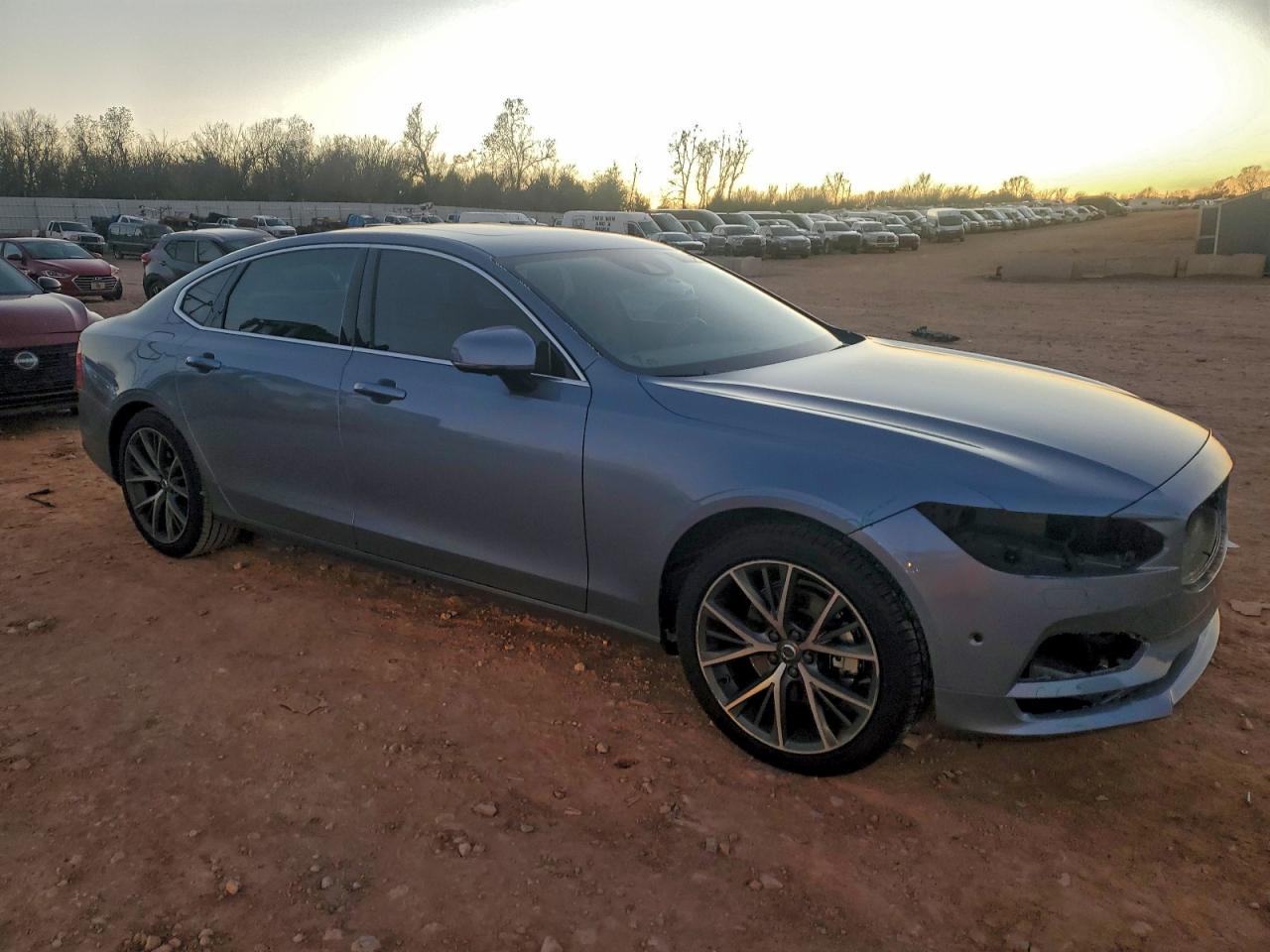 VOLVO S90 T5 MOMENTUM