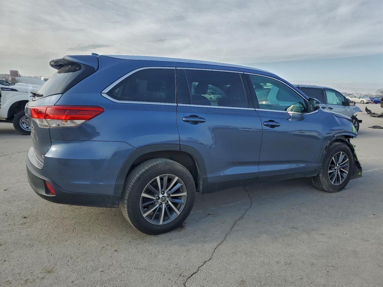 TOYOTA HIGHLANDER SE