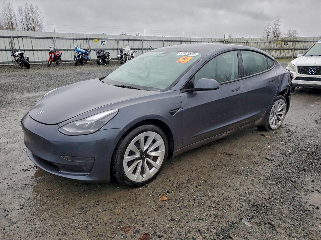 TESLA MODEL 3