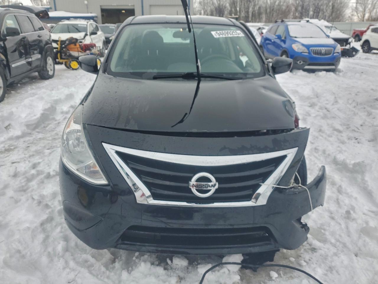 NISSAN VERSA S