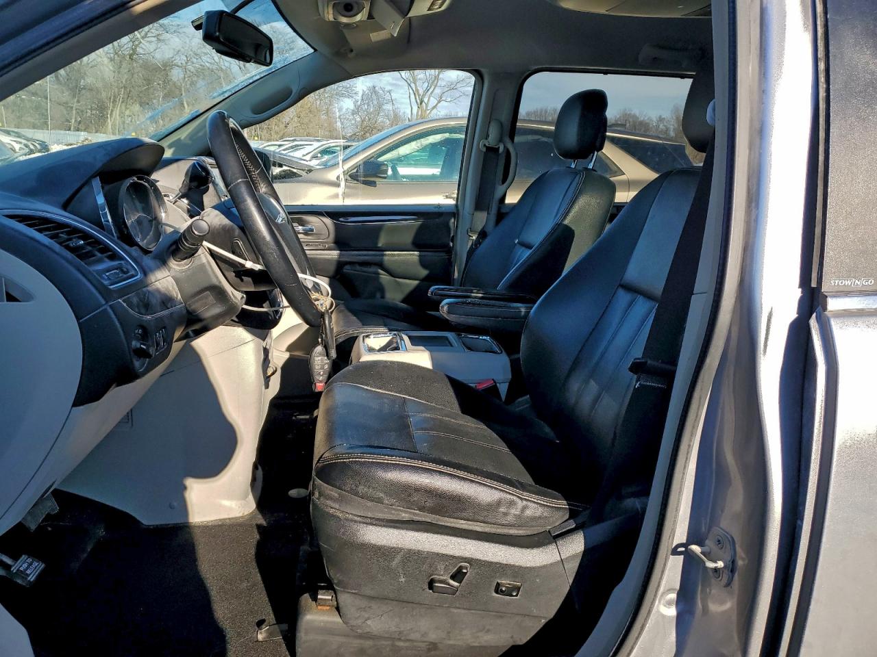 Lot #3308244195 2016 CHRYSLER TOWN & COU