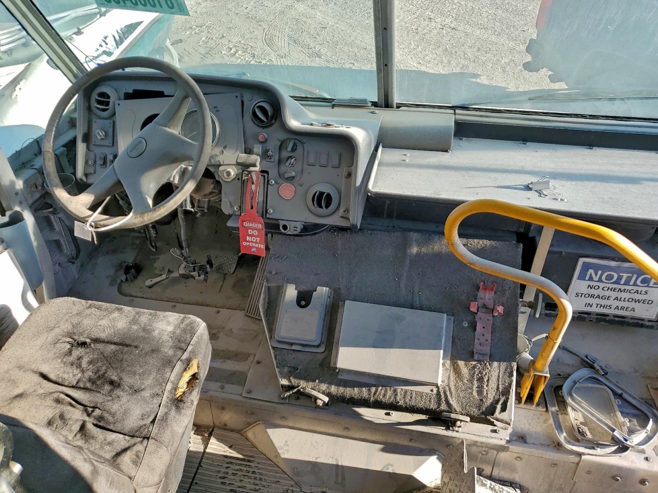 Lot #3316703417 2004 FREIGHTLINER CHASSIS M