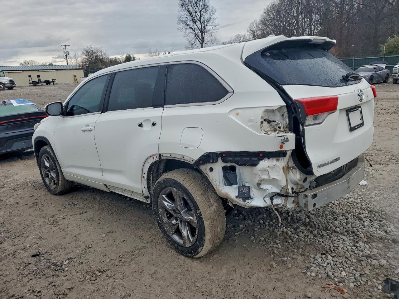 Lot #3311690281 2017 TOYOTA HIGHLANDER