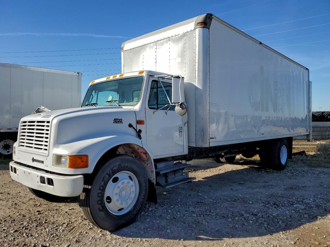 Lot #3316819412 2001 INTERNATIONAL 4000 4700