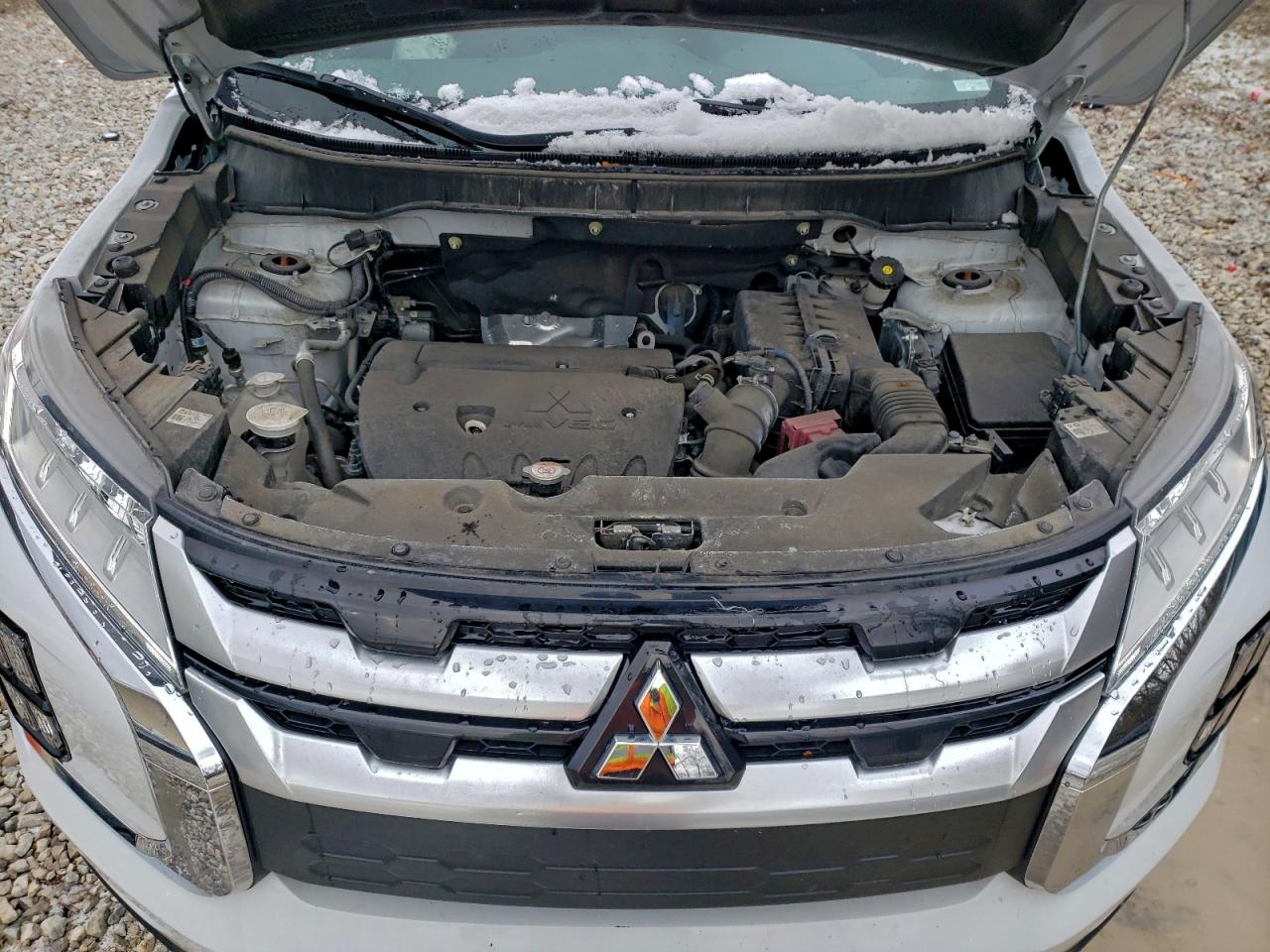 MITSUBISHI OUTLANDER SE