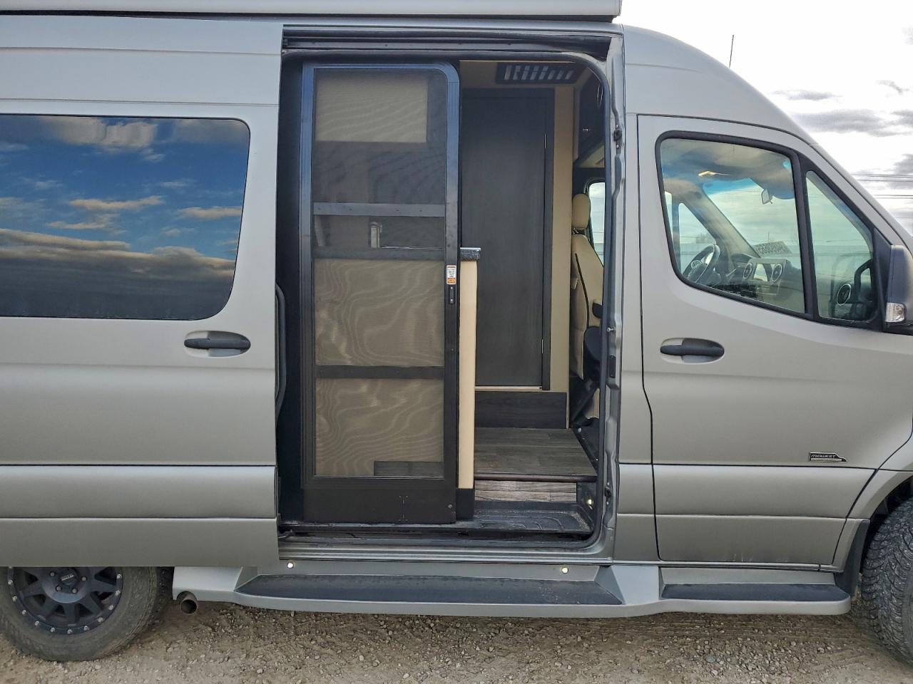 MERCEDES-BENZ SPRINTER 2500