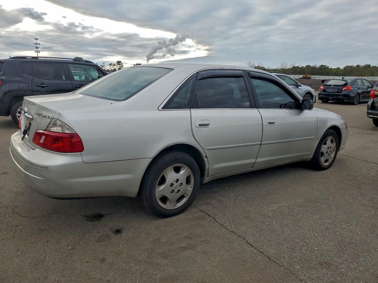 Lot #3308218259 2004 TOYOTA AVALON XL