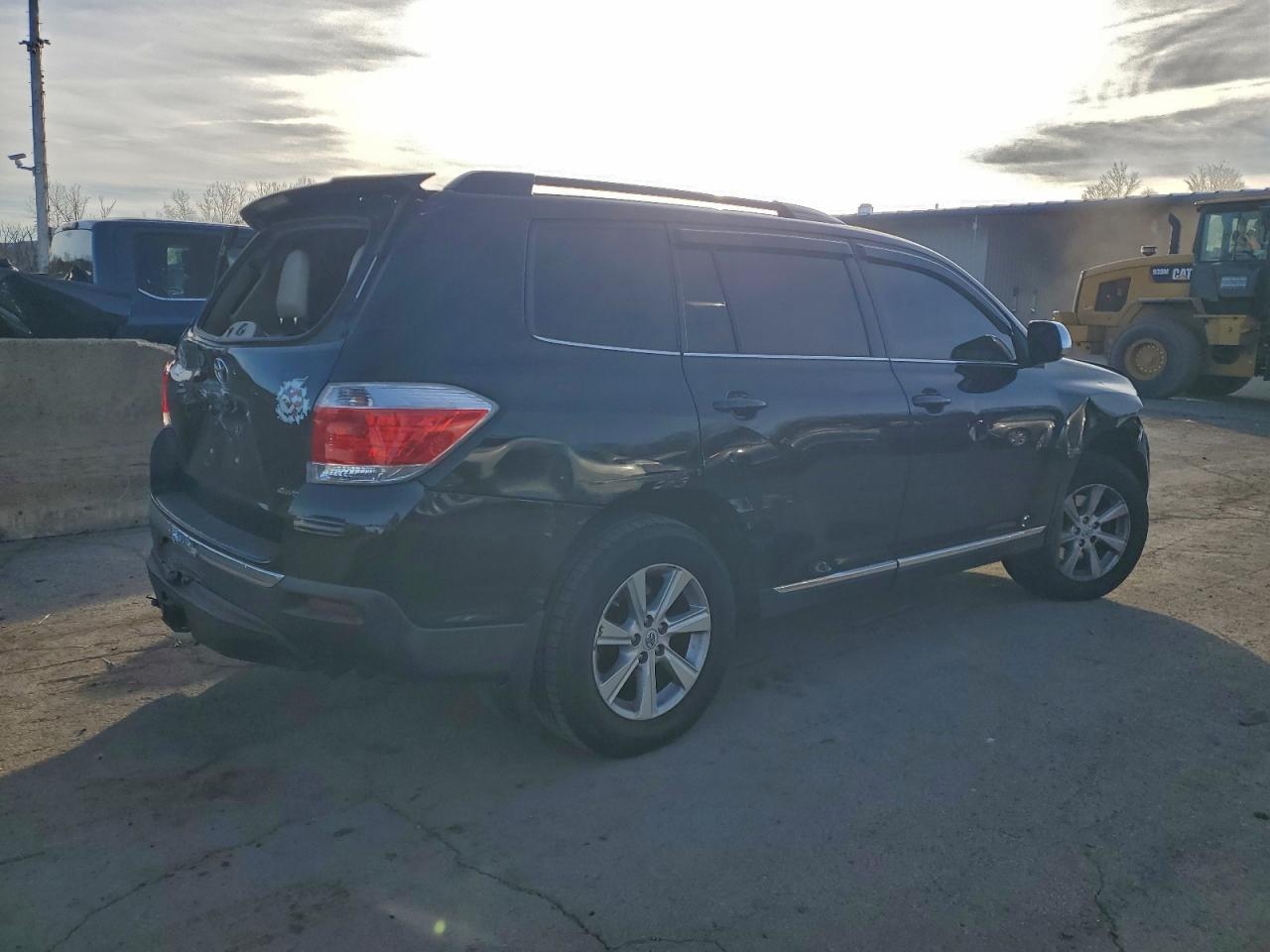 TOYOTA HIGHLANDER BASE