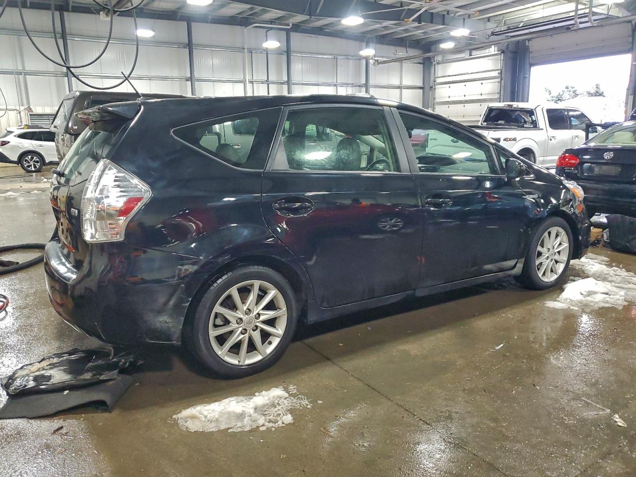 TOYOTA PRIUS V