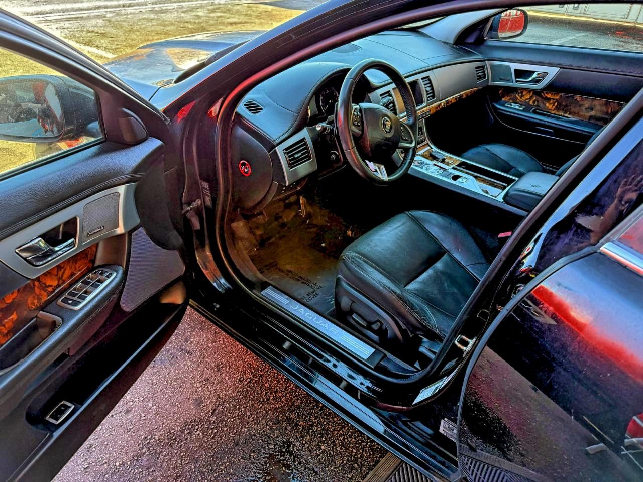 JAGUAR XF 2.0T PREMIUM