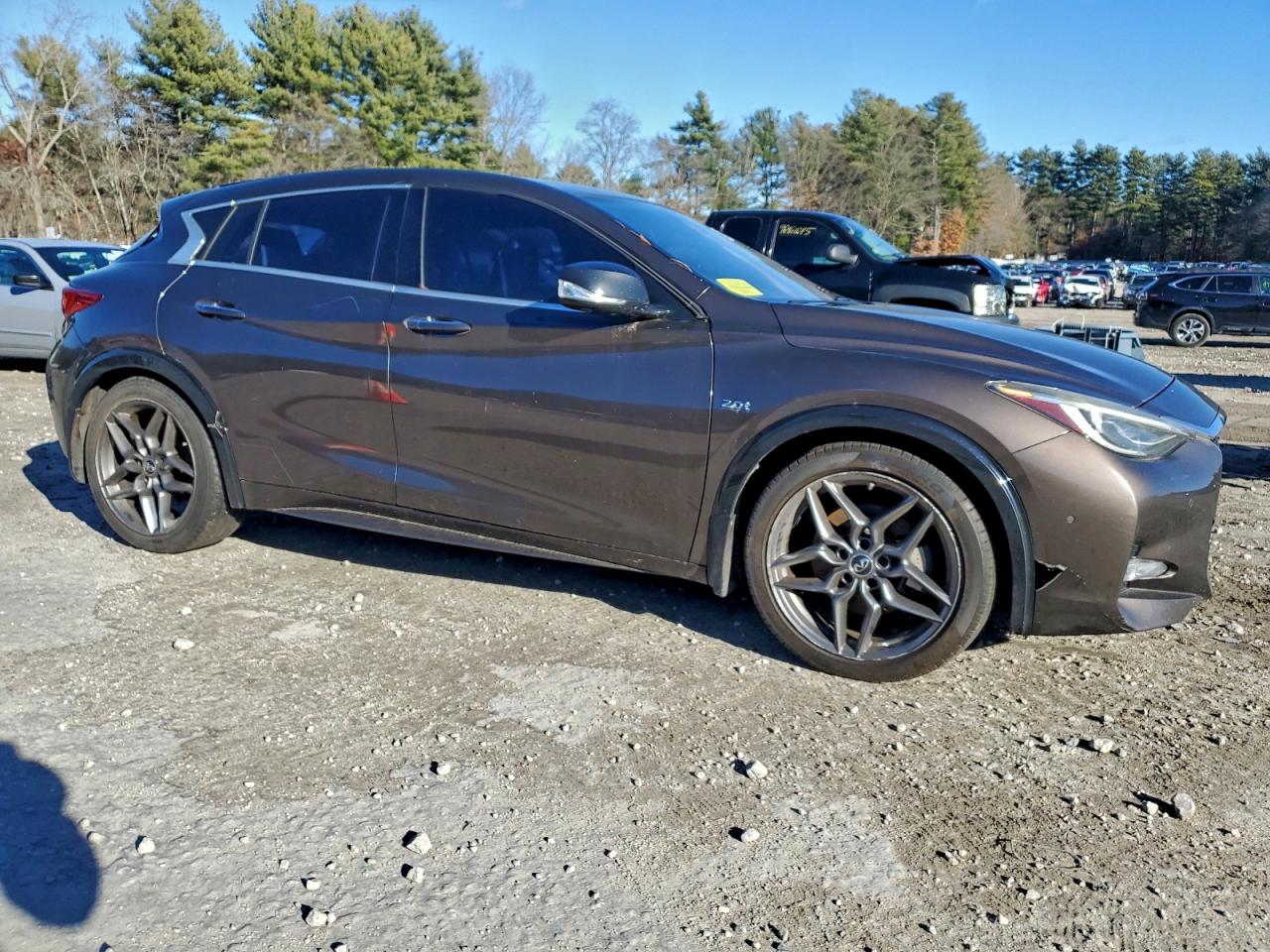 INFINITI QX30 BASE