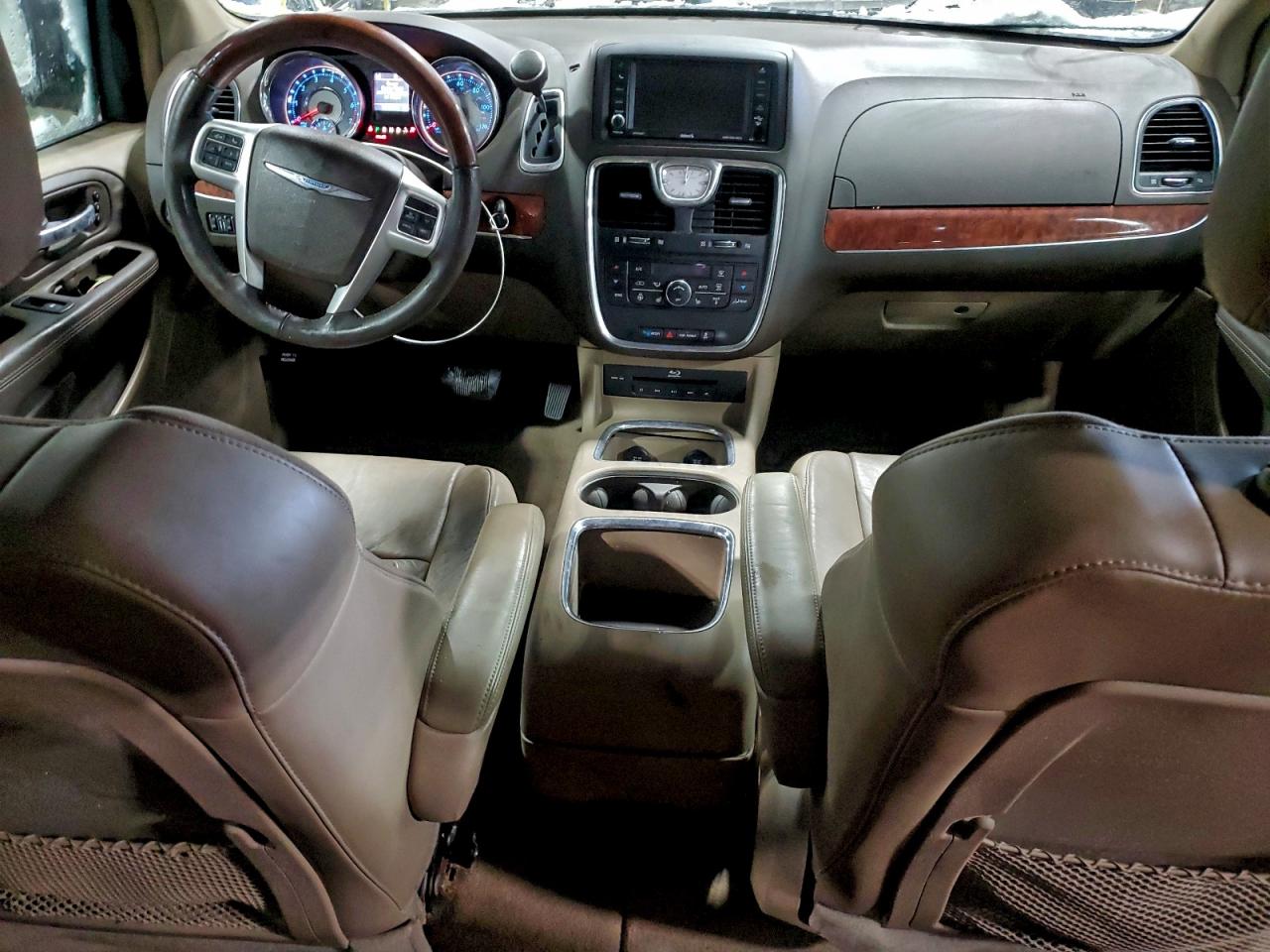 Lot #3304563465 2014 CHRYSLER TOWN & COU