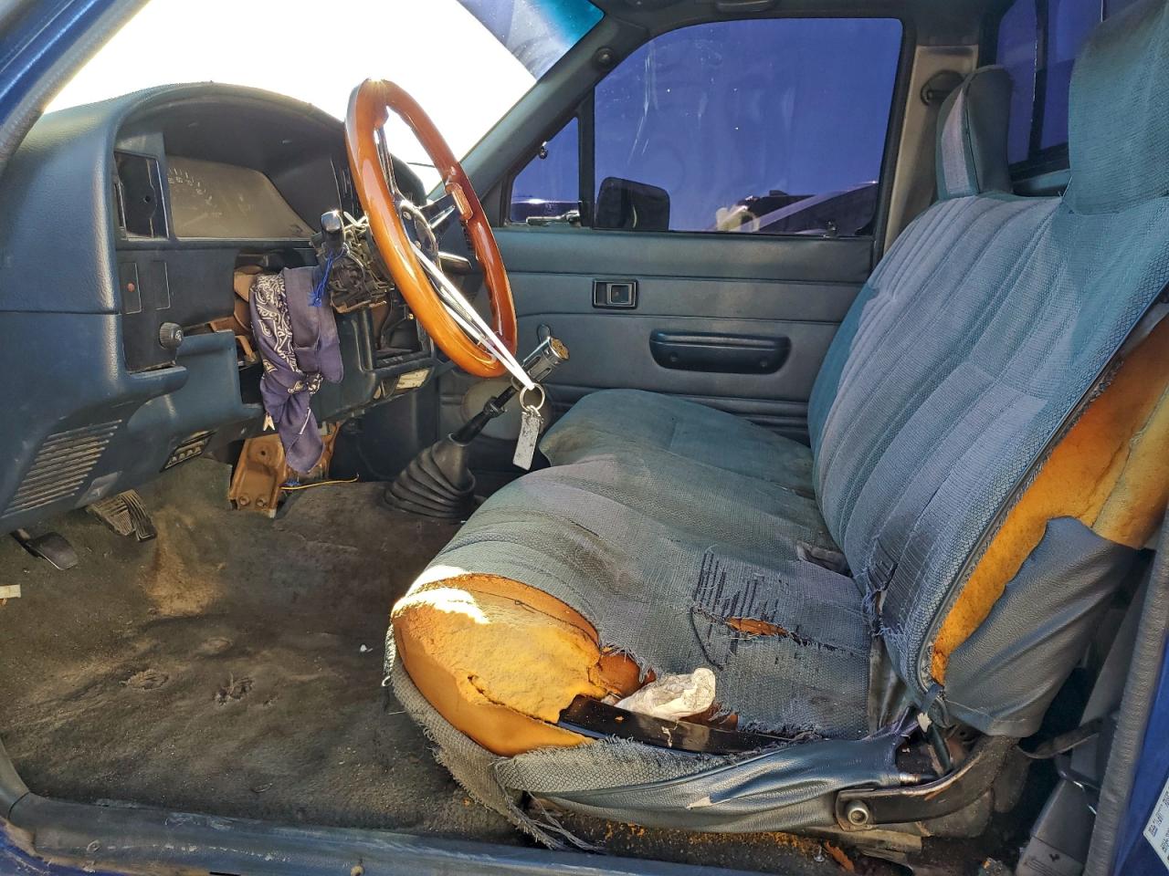 Lot #3316701509 1989 TOYOTA PICKUP 1/2