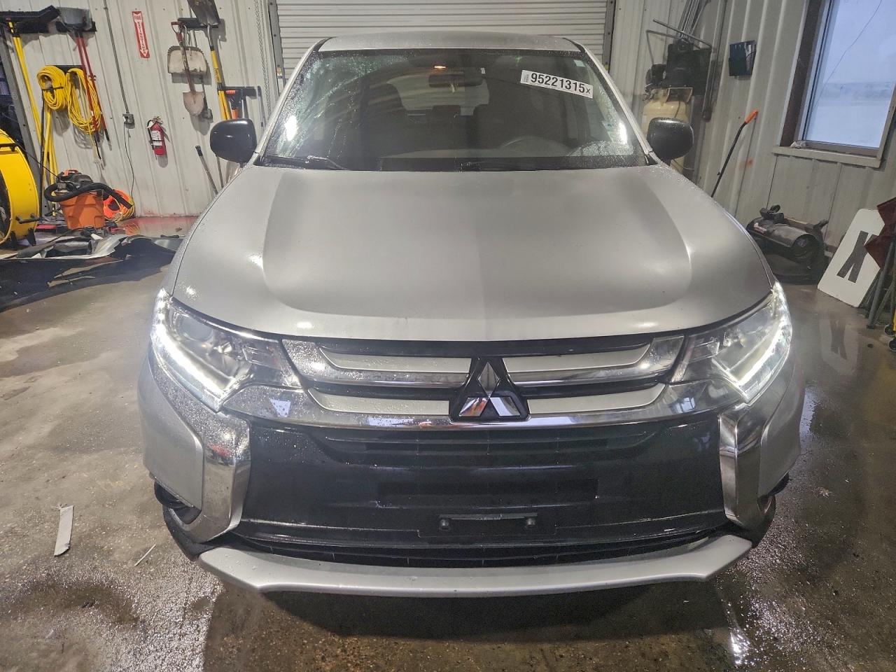 MITSUBISHI OUTLANDER SE