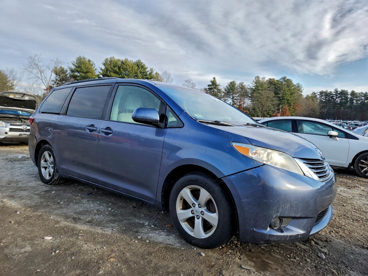 Lot #3304518449 2015 TOYOTA SIENNA LE