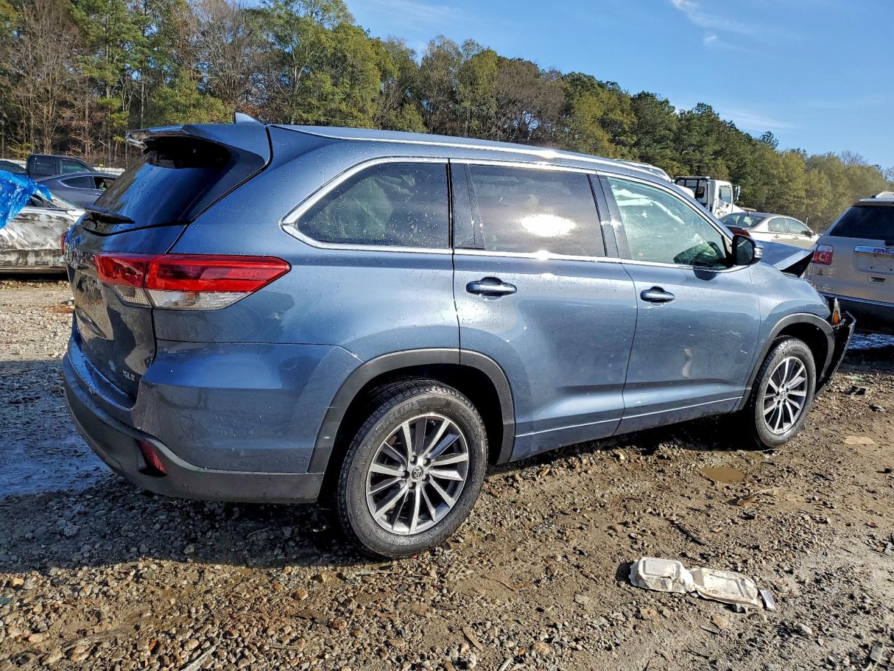 TOYOTA HIGHLANDER SE