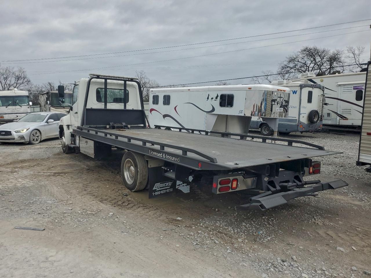 Lot #3311656247 2014 HINO 268