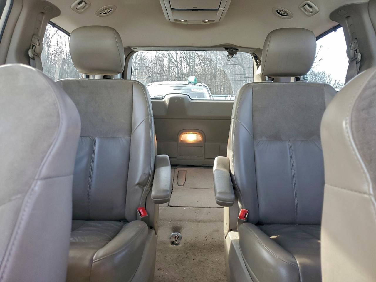 CHRYSLER TOWN & COUNTRY LIMITED