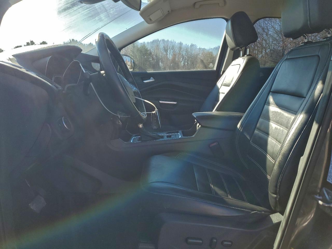 FORD ESCAPE TITANIUM